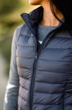 TKEQ EZ Packable Down Vest 12 TKEQ EZ Packable Down Vest -Cavalleria Toscana Store packable down vest nickle front detail EZ PACKABLE tkeq 75071.1653085383